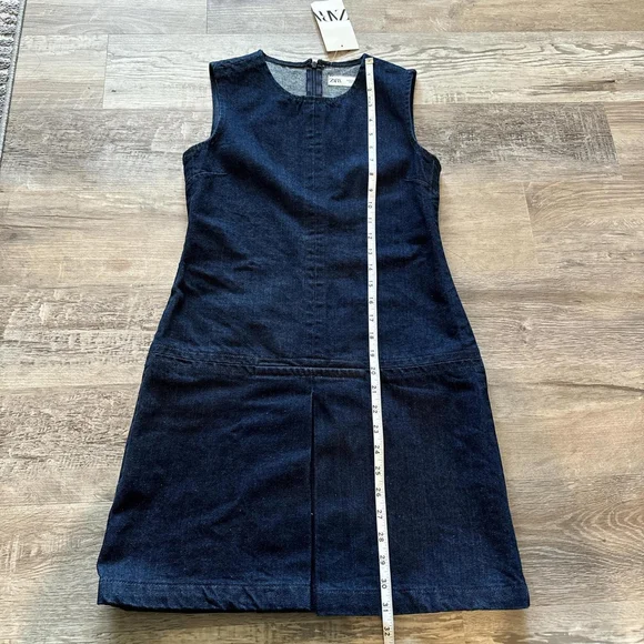 dresses - Picture 1 of 8